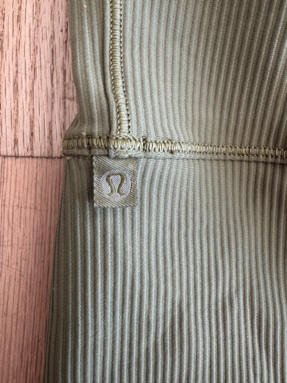 Lululemon Bronze Green Power Pivot Reversible Ribbed Tank Size 10 - Picture 2 of 5